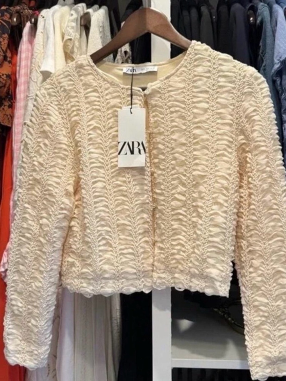 ZARA Structured Cream Ruffle-Textured Cropped Cardigan - Picture 4 of 9